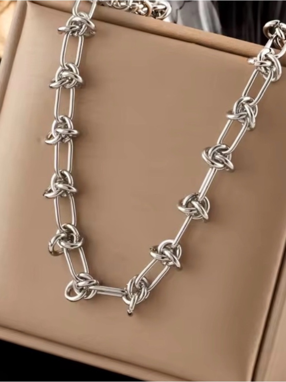 Elegant Silver Chain Necklace - Picture 3 of 10
